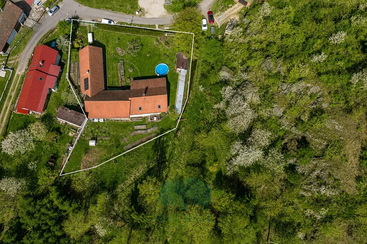 Prodej výrobní haly, prostoru 284 m²